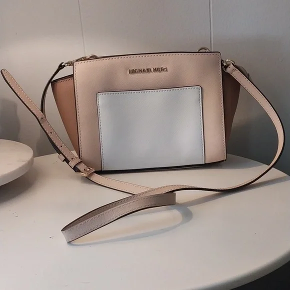 Michael Kors Selma Crossbody - Picture 1 of 14